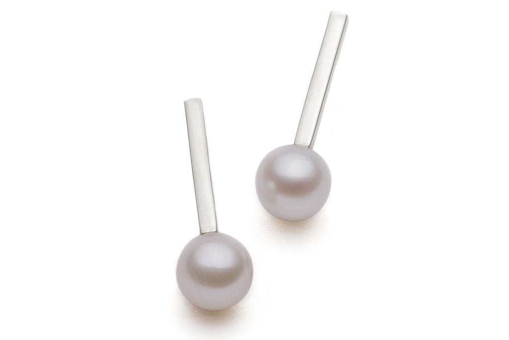 Dash Pearl Earrings in Sterling Silver / Grey Pearls