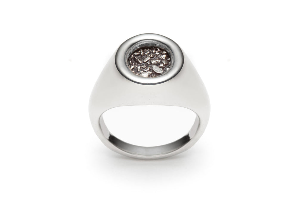 
            
                Load image into Gallery viewer, Meteor Signet Ring in Silver
            
        